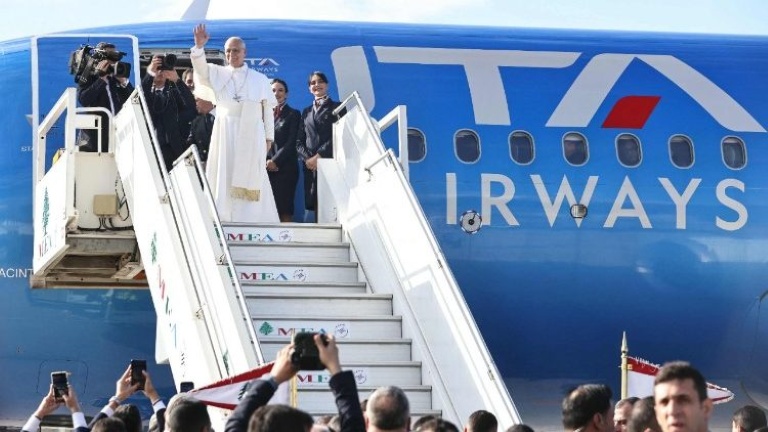El papa Lleó XIV, aterrant a Roma després d'un dels seus viatges apostòlics | Foto: Vatican Media