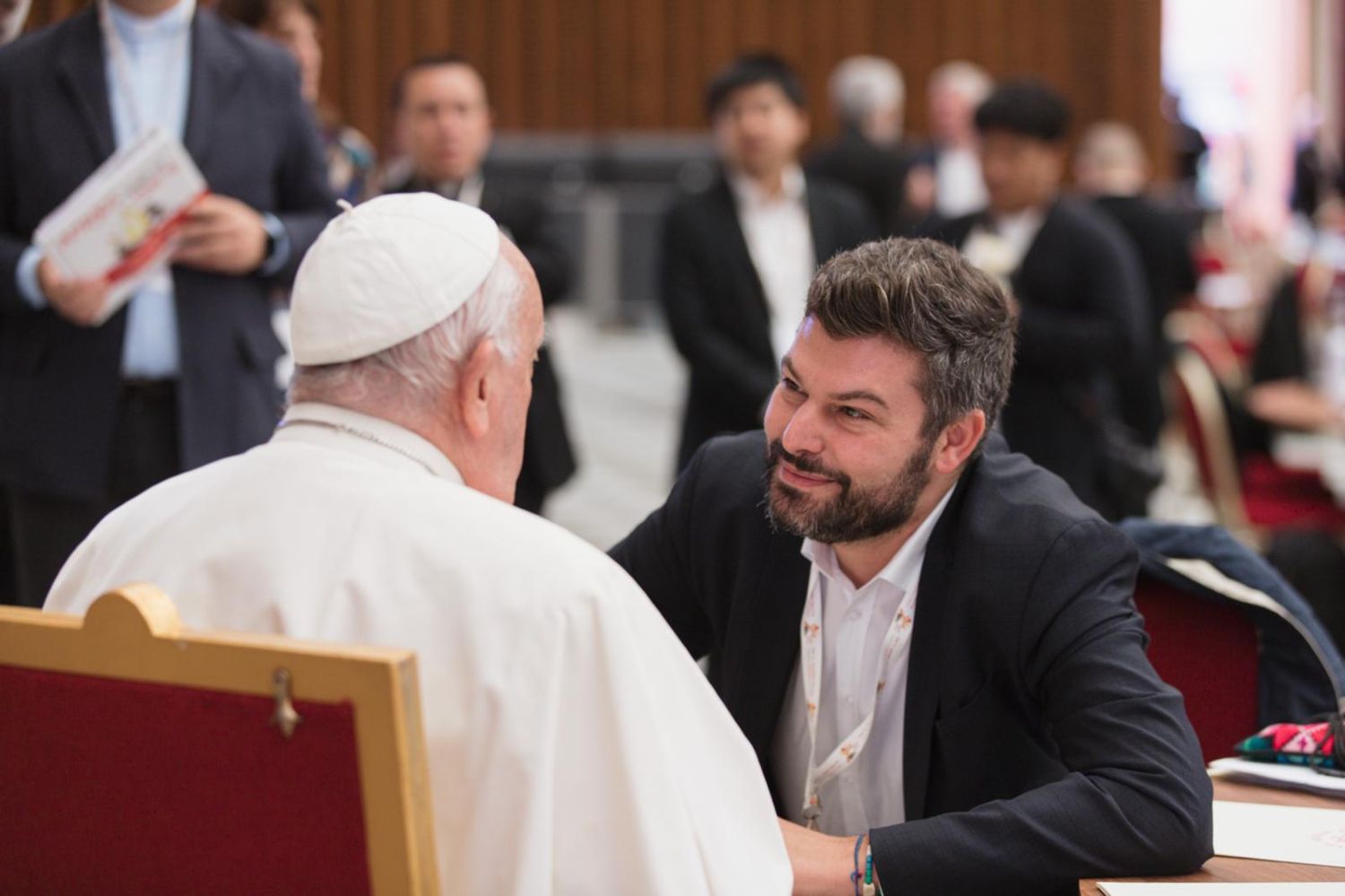 Salvatore Cernuzio i el papa Francesc.