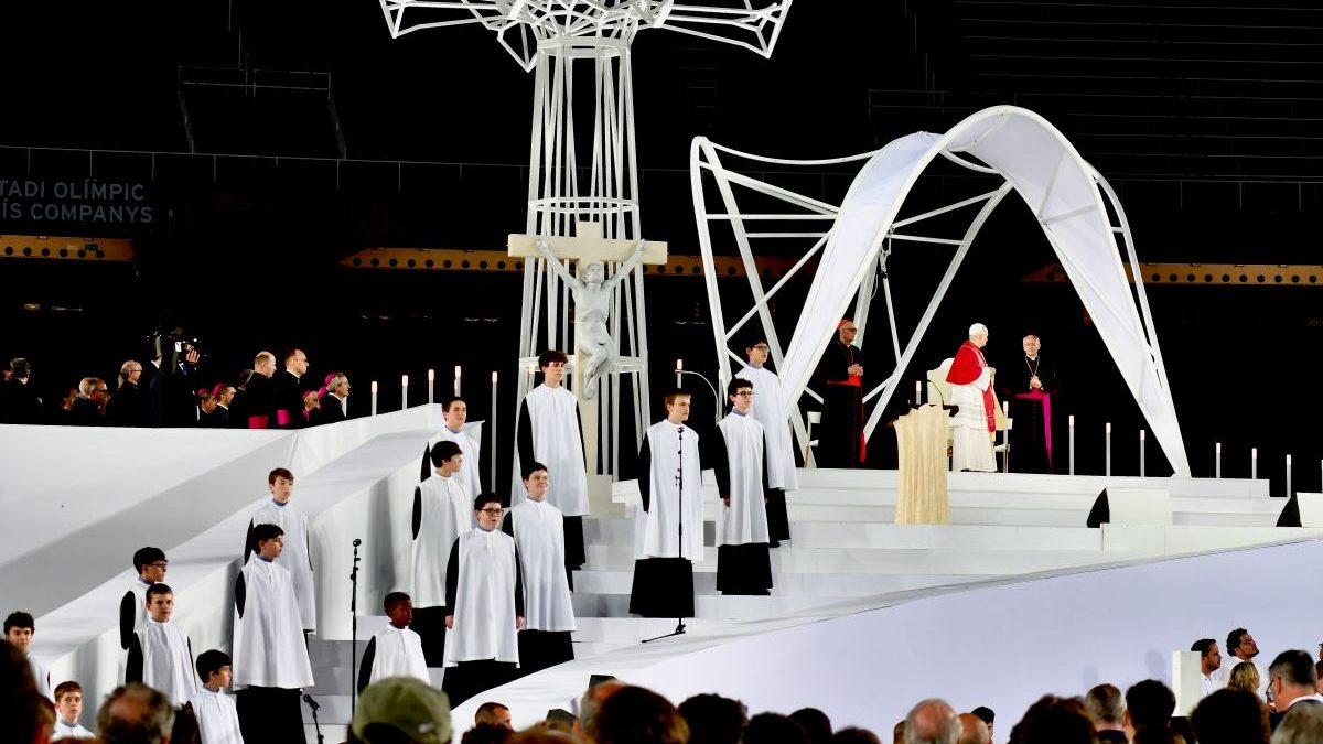 El papa amb l'Escolania
