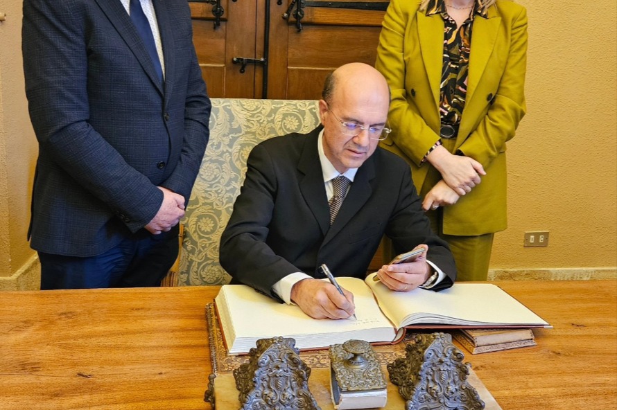 9c42496c-6018-4b51-8db5-2c3837bca705