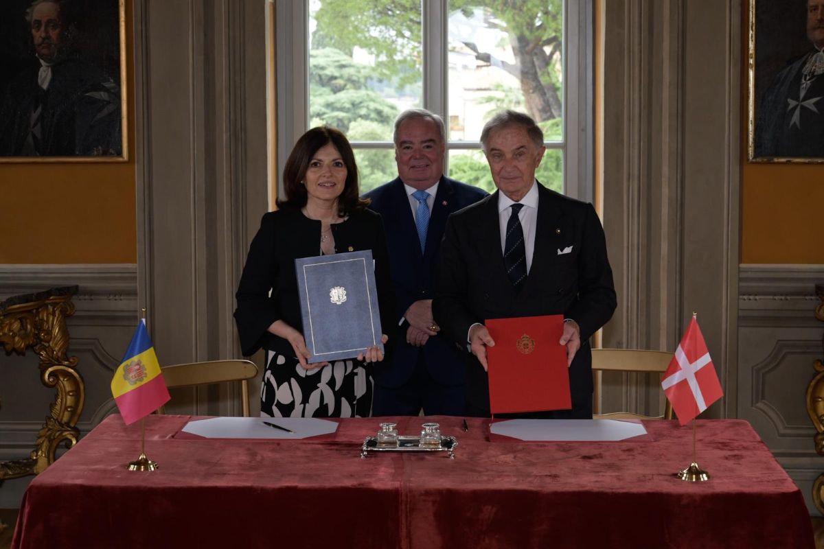 Moment de la signatura de l'acord entre el Principat d'Andorra i l'Ordre Sobirà de Malta I Ordre de Malta