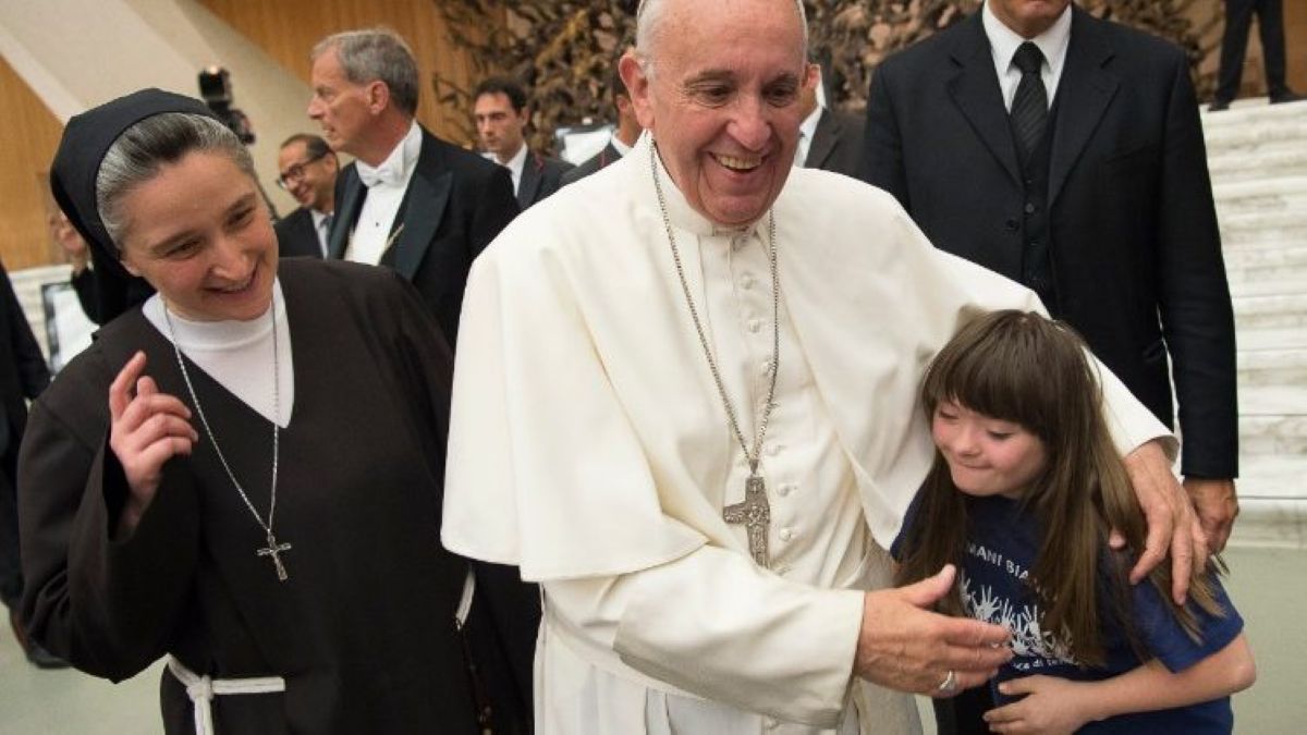 Veronica Donatello i el Papa Francesc durant una audiència amb persones amb discapacitat I @Vatican News