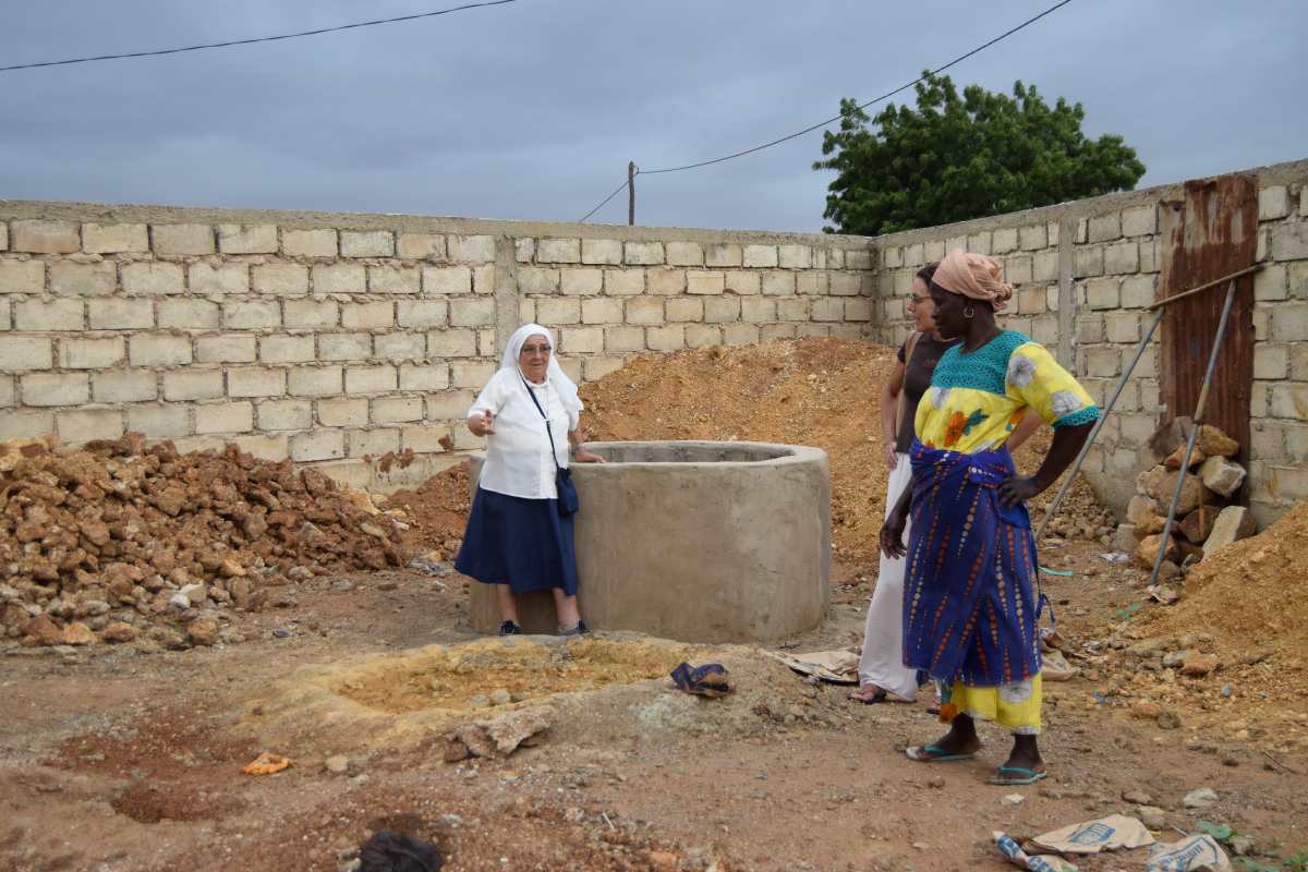 Germana Hortensia, construint pous a Sanguer, El Senegal I Mans Unides