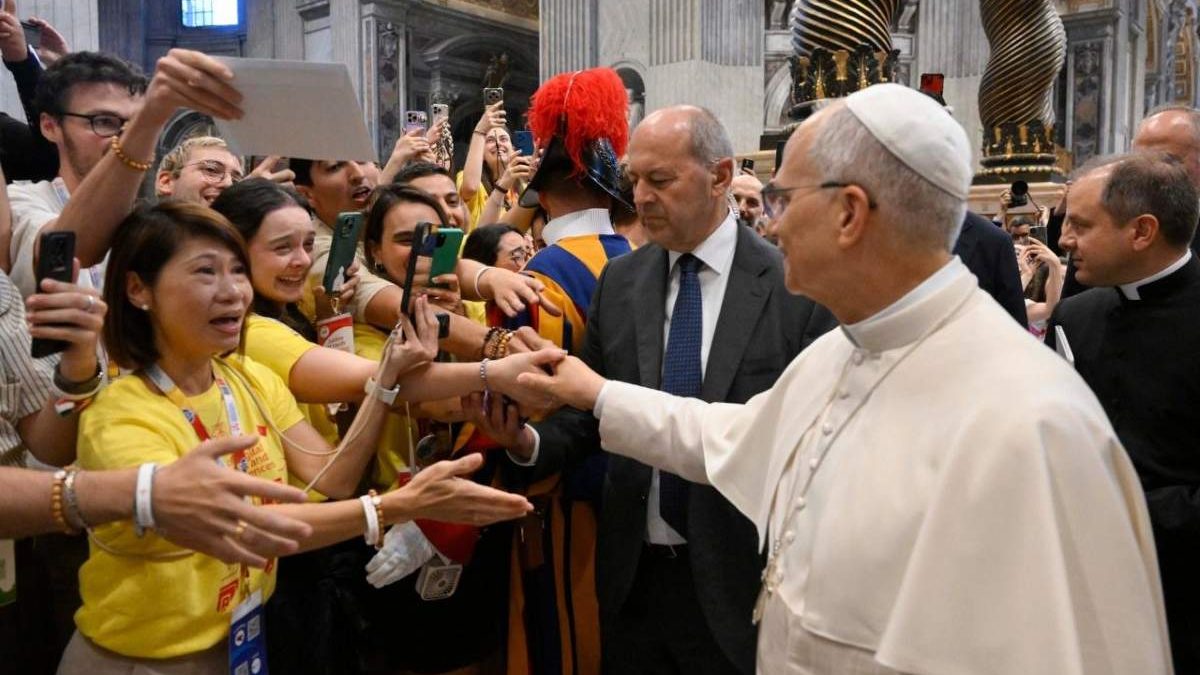 Lleó XIV encoratja 1.400 influencers reunits a Sant Pere a anunciar la pau en un món ferit per la guerra I @Vatican Media
