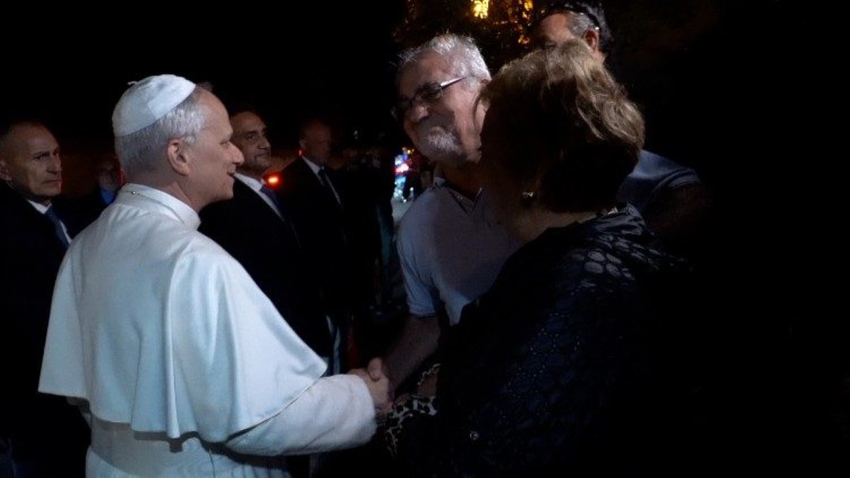 El papa Lleó XIV respon les preguntes dels periodistes a la sortida de Castel Gandolfo
