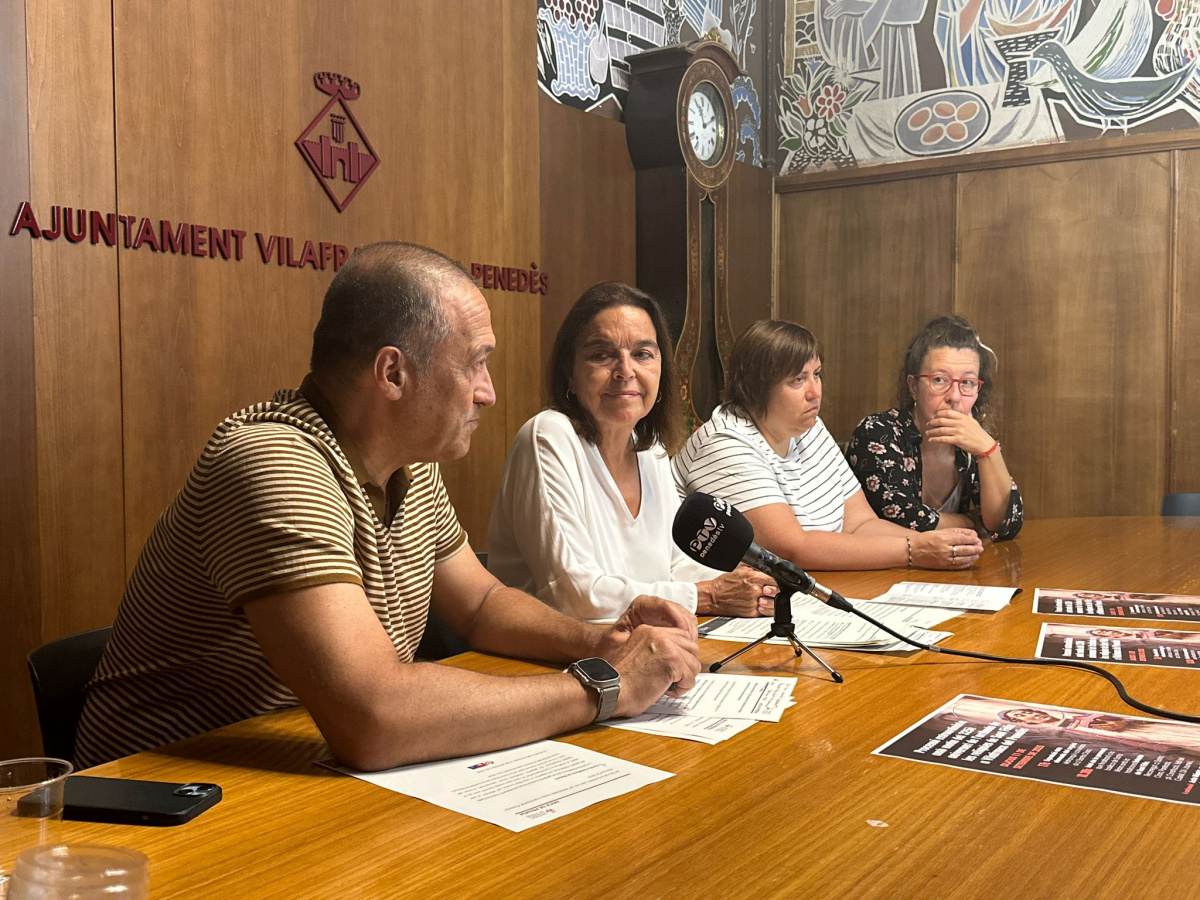 Presentació commemoració relíquies de Sant Fèlix. Amb la presència de la regidora de Cultura Àngels Dalmau, del cap del servei Àngel Hom i de les tècniques de Cultura, Lídia Romeu i Laura Ràfols I Ajuntament Vilafranca del Penedès