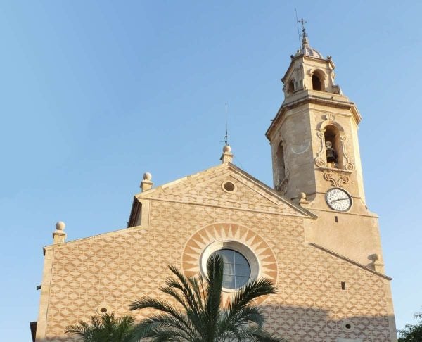 Façana principal de l’església de Sant Feliu de Constantí I Wikipedia, @Tabalot