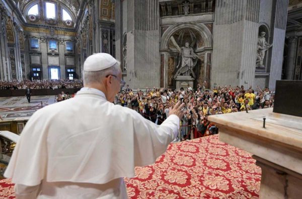 Lleó XIV encoratja 1.400 influencers reunits a Sant Pere a anunciar la pau en un món ferit per la guerra I @Vatican Media