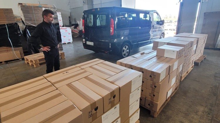 Arriba a Ucraïna un camió carregat d’ajuda humanitària de part del papa