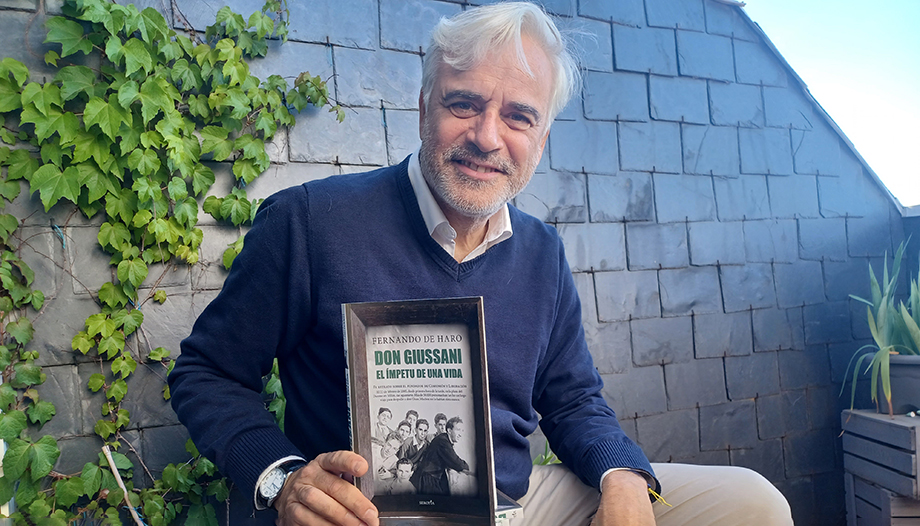 FernandoDeHaro_FernandoDeHaroConSuLibro