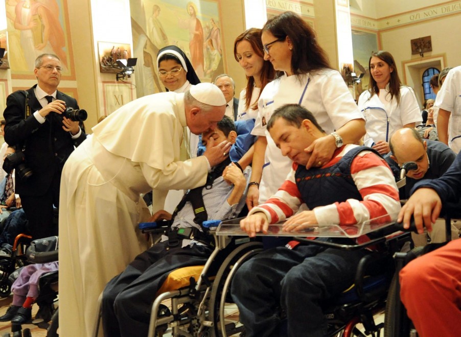 Papa-Francesco-e-i-disabili-11