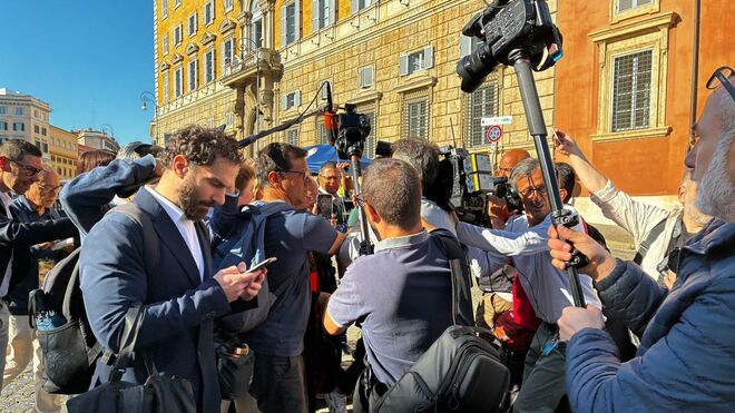 Periodistas-persiguiendo-cardenales_2775632416_17705948_660x371