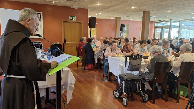 Santiago-Agrelo-tribuna-Joan-Carrera_2680241984_17163471_660x371