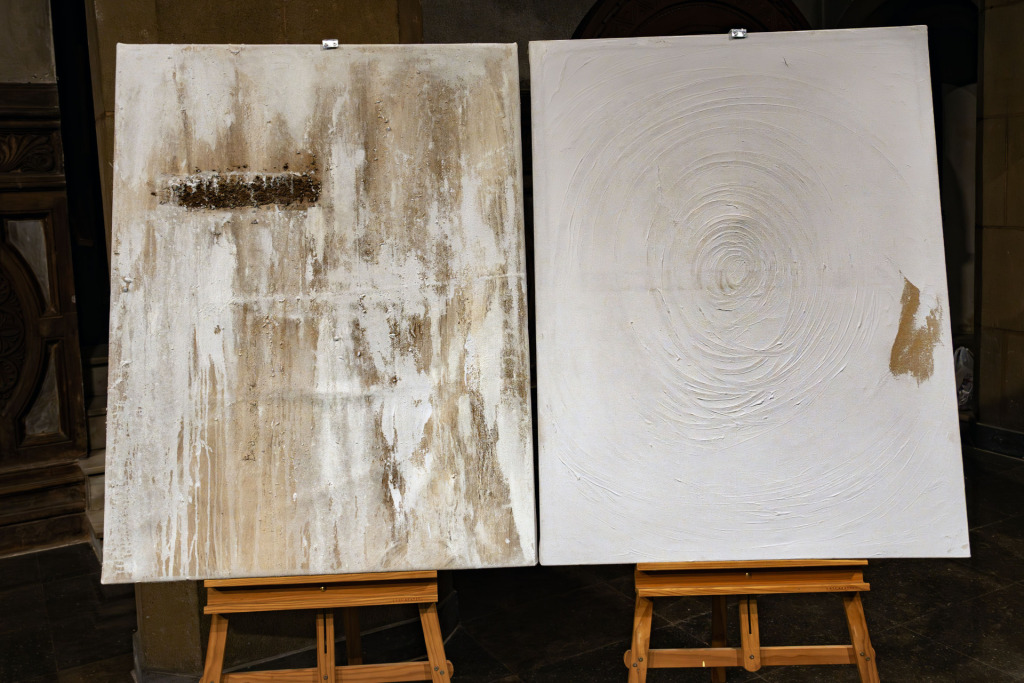 Obra de Goretty a l'exposició Diàlegs d'Esperança I @Agustí Codinach, Catalunya Cristiana