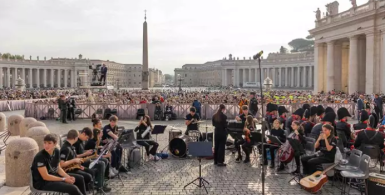 L'orquestra Graeme Clarrk, durant l'actuació. | Fundació Gaes Solidària