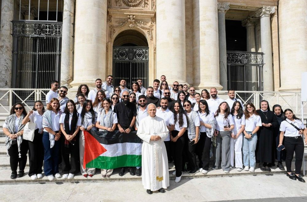 Joves palestins amb el papa Lleó XIV.