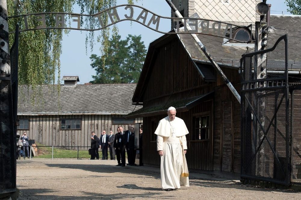 agènciaflama-papa-auschwitz