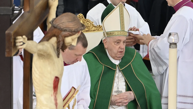 papa-interrumpe-lectura-homilia_2751034880_17556654_660x371